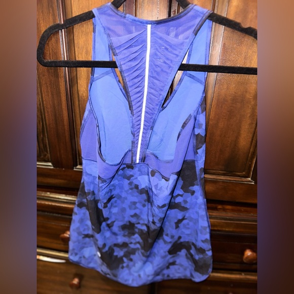 Lululemon Blue Camo Racerback Tank Size 6 - Picture 2 of 7